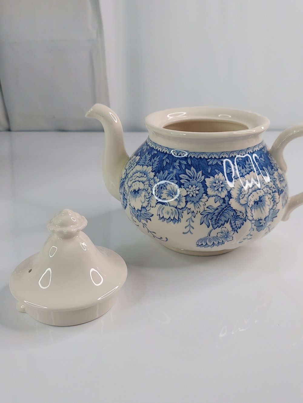 Vintage Mason’s Blue & White Crabtree & Evelyn China Teapot ENGLAND. - Picture 5 of 11